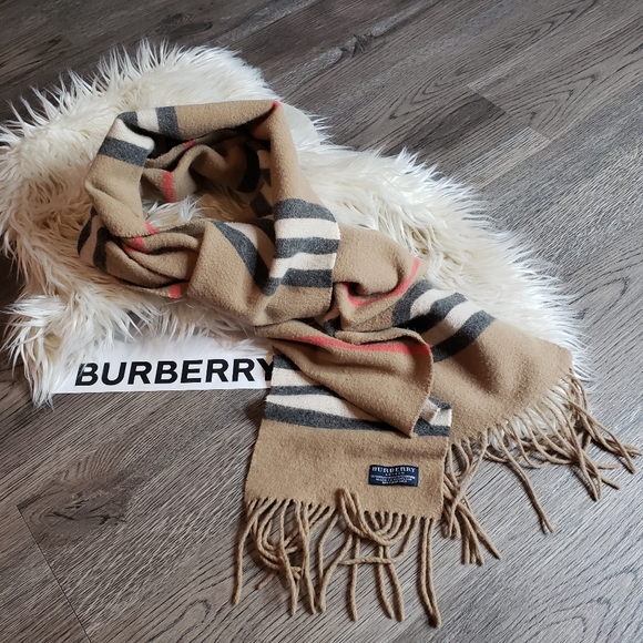 BURBERRY - Scarf - Picture 8 of 16